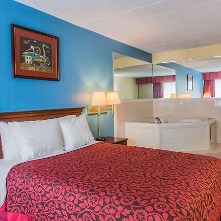 Days Inn Восток Страудсберг Экстерьер фото