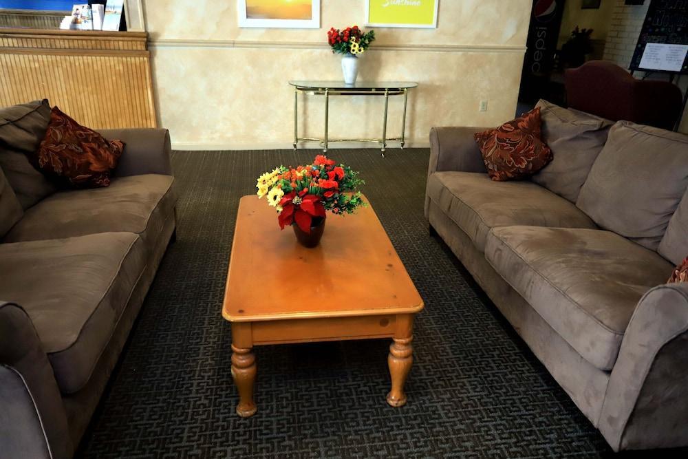Days Inn Восток Страудсберг Экстерьер фото