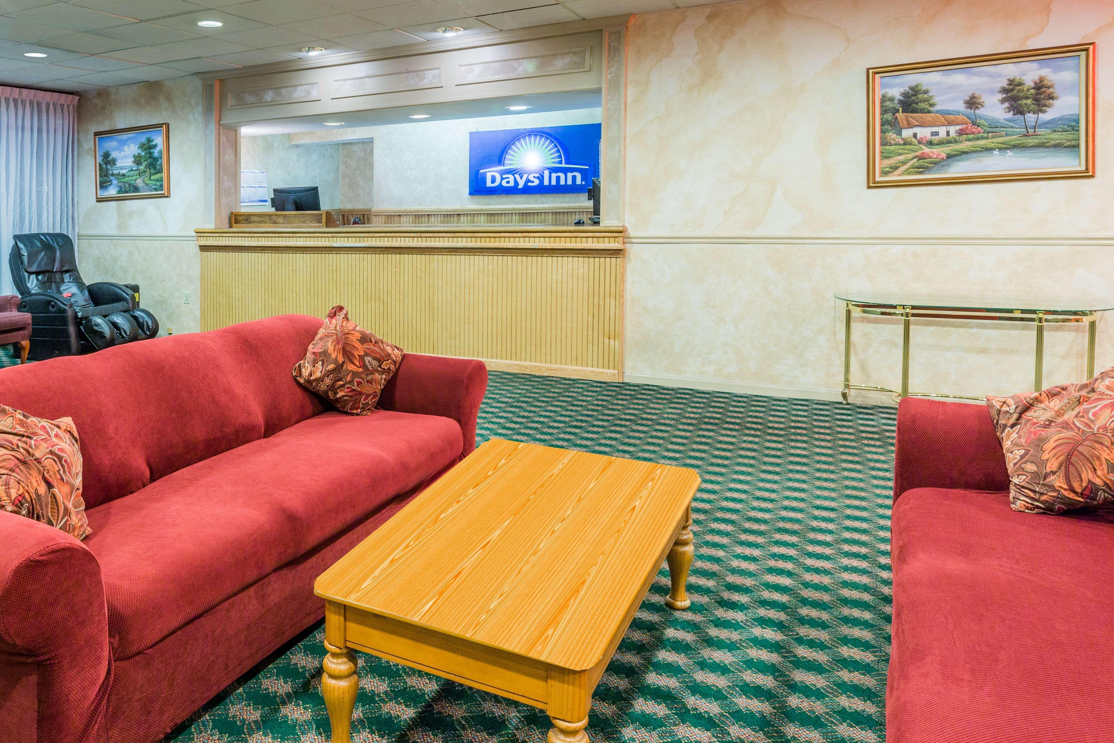 Days Inn Восток Страудсберг Экстерьер фото